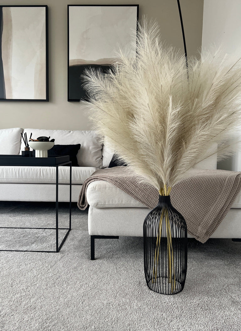 Tall Nala Outline Vase - Black